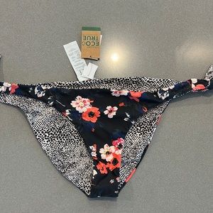 Volcom women’s reversible bikini bottom with tie sides. XXL